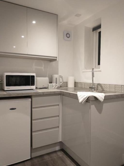 Cosy Garden Studio Room Minimum Two Night Booking Brighton Exterior foto