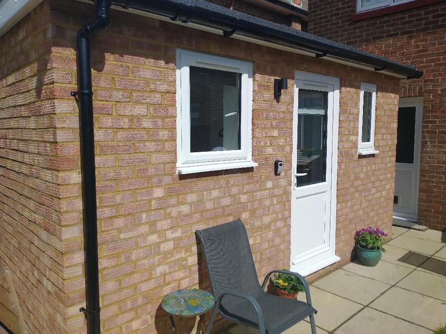Cosy Garden Studio Room Minimum Two Night Booking Brighton Exterior foto